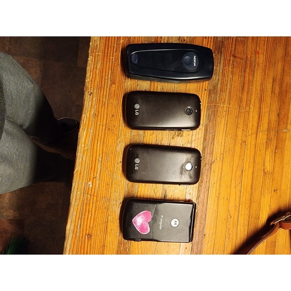 Lot Of 6 Vintage Cell Phones, iPhone Gen 1, Razr, Nokia, LG Sliders US Cellular - Picture 11 of 14